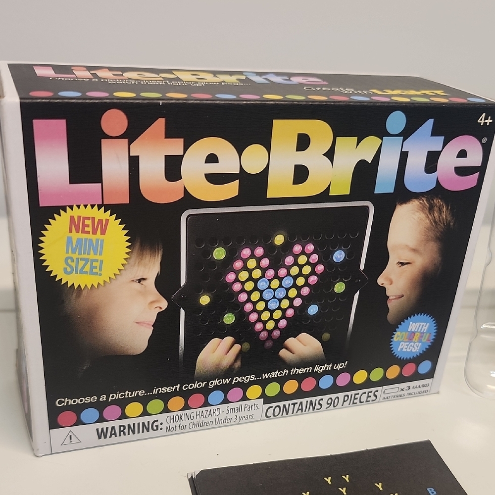 Lite-Brite Creative Light Box Set - Picture 3 of 6